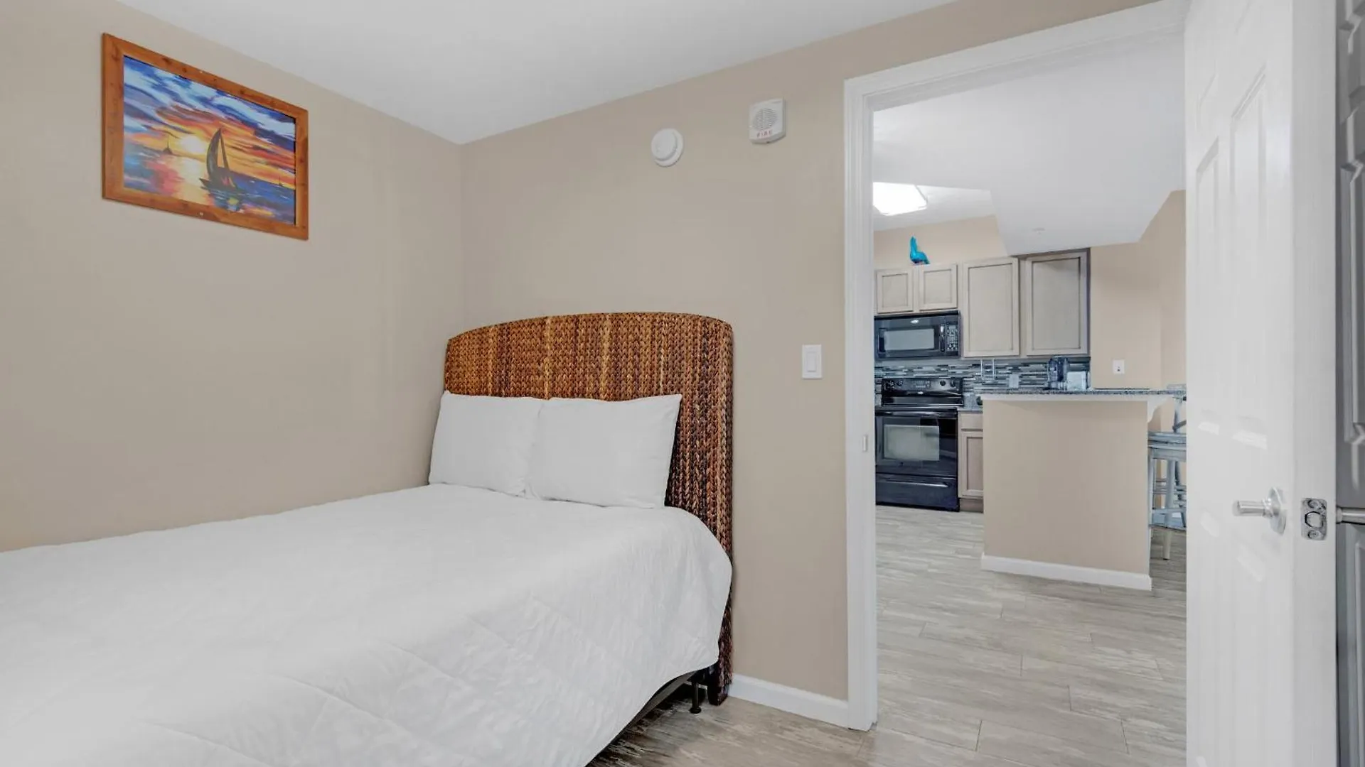 Palms #2713 Jr. 2br