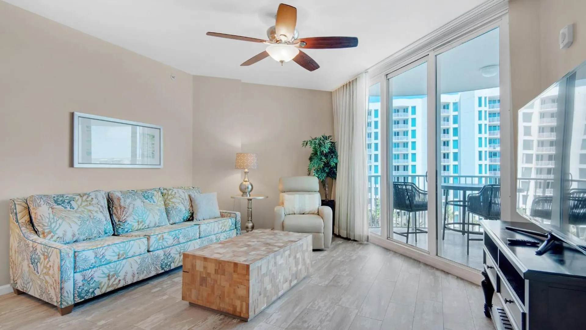 Palms #2713 Jr. 2br