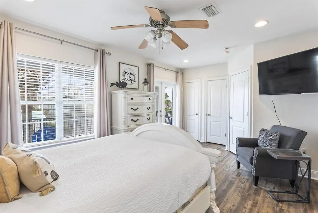 Grateful By The Sea Crystal Shores Holiday home