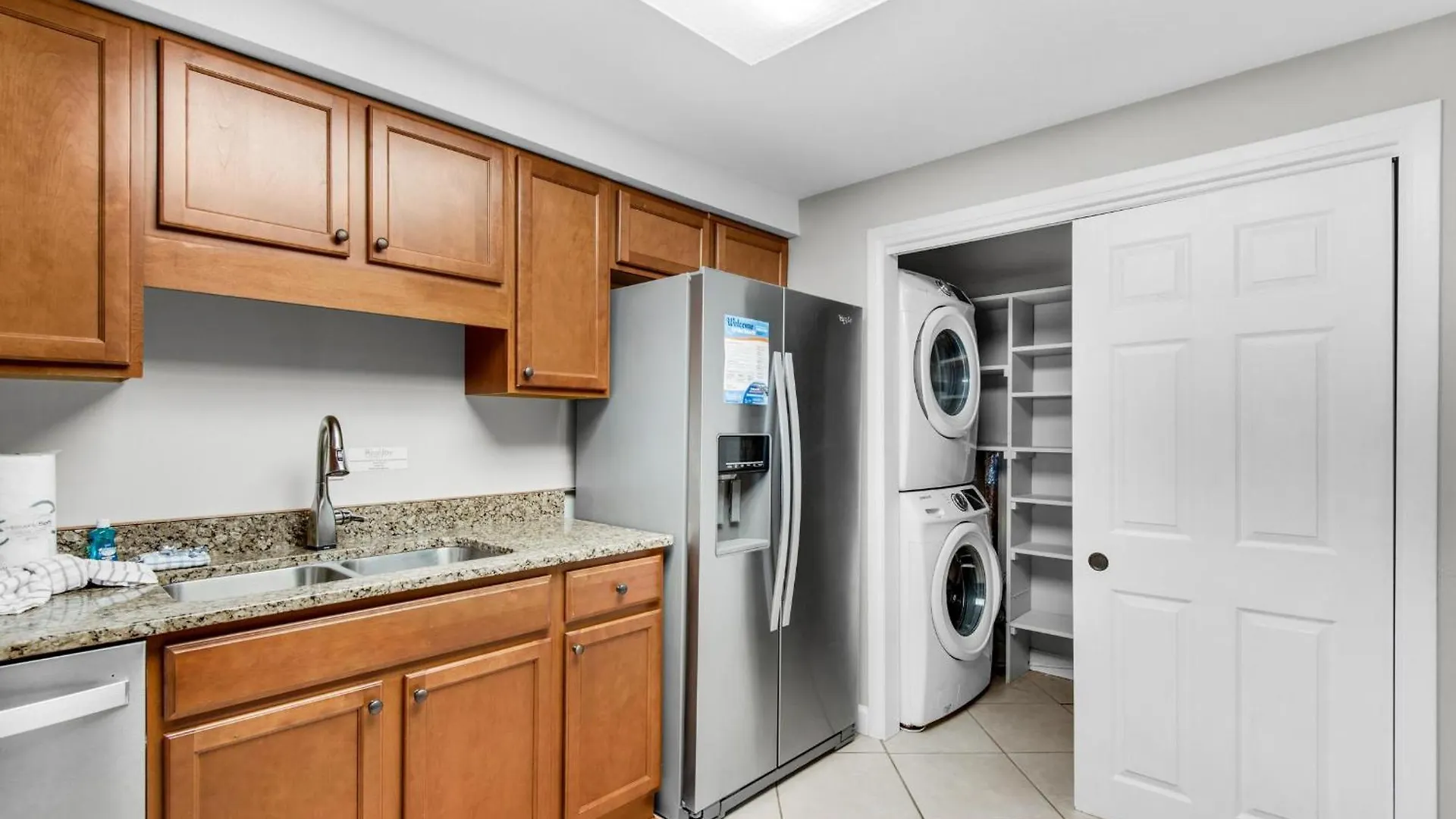 Shoreline Towers 3092 Apartment *