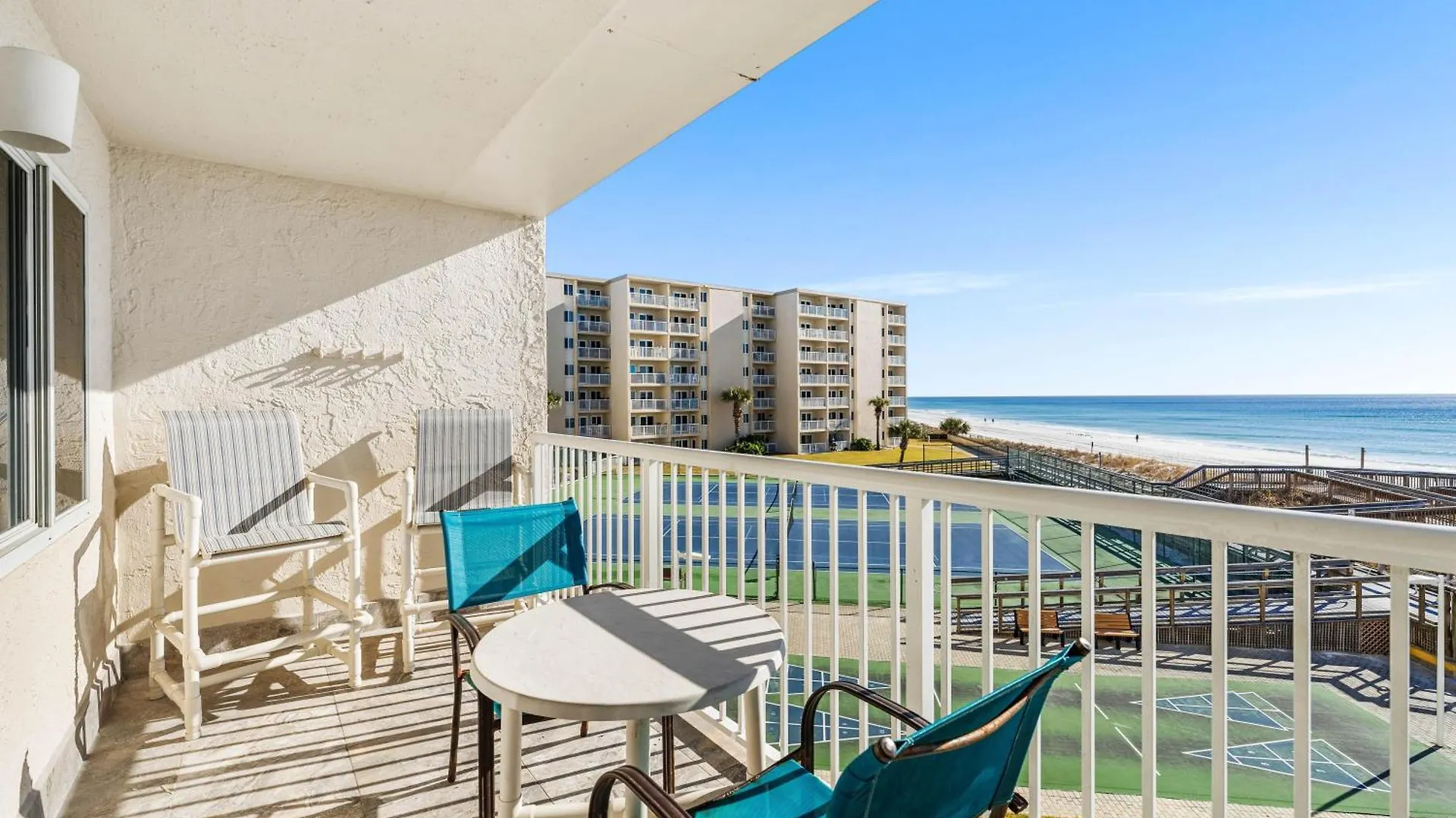 Surf And Racquet Unit 303