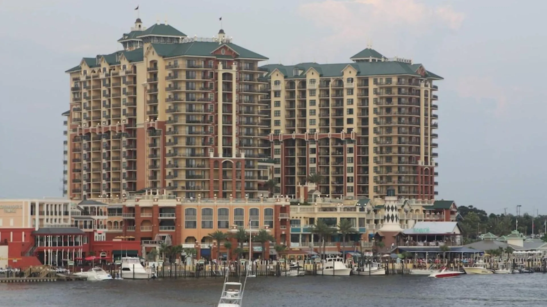 Gulf Winds Court 202 - Emerald Cove Oasis Holiday home Destin