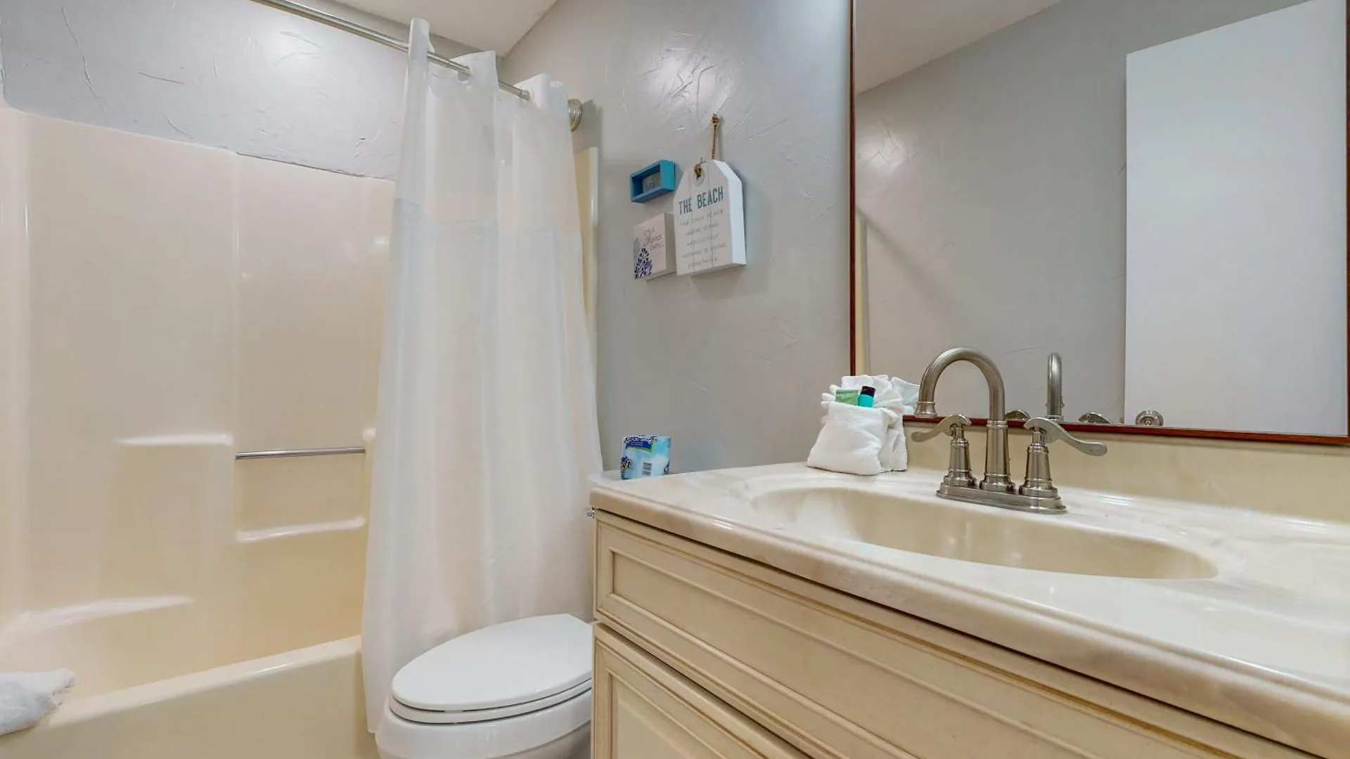 Apartment Nautical Way, Unit 111 *