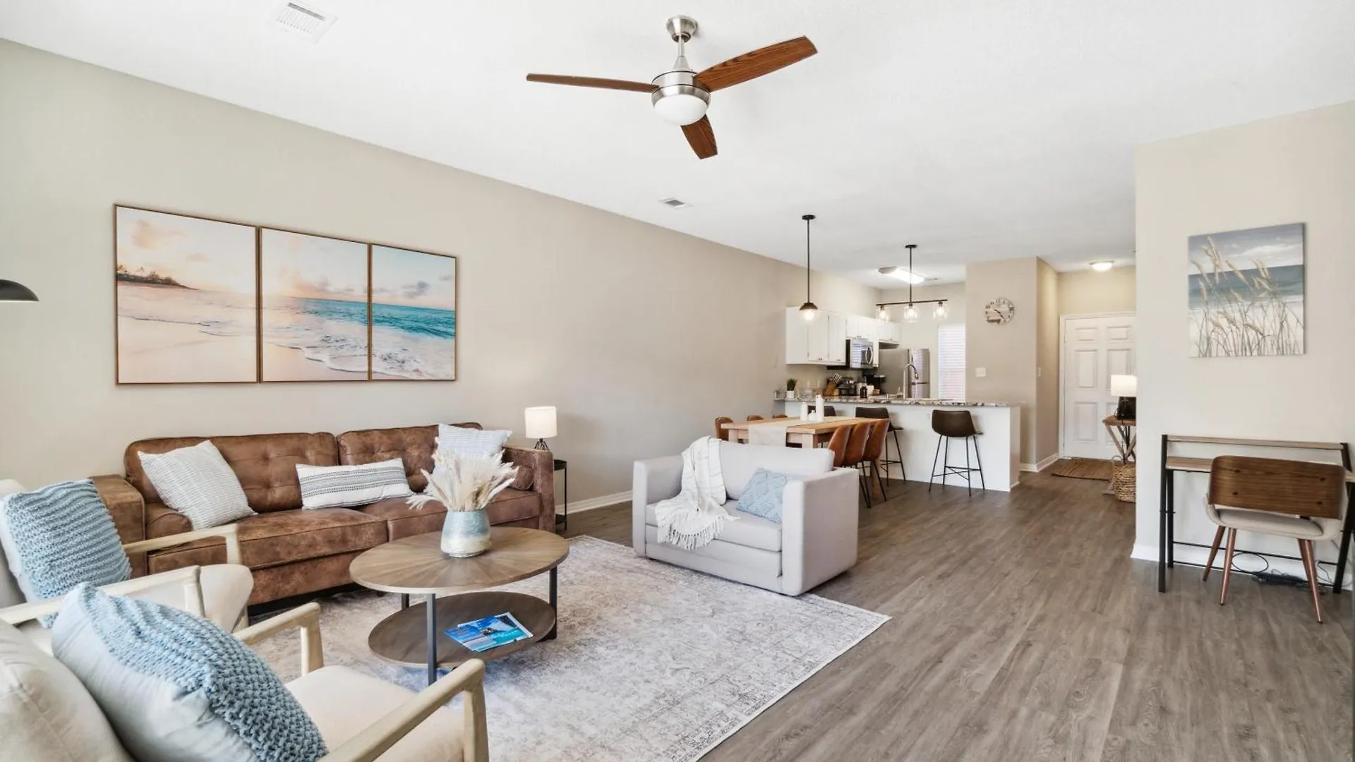 Luxury Miramar Getaway ! 5-min Walk To ! Private Pool ! Dedicated Parking ! Dog Friendly ! 1gb Wifi ! Mins To Shopping *
