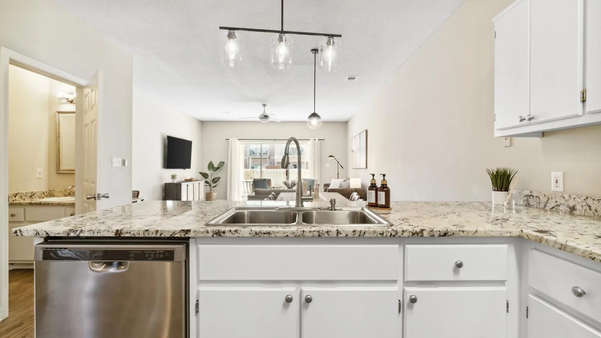 Luxury Miramar Getaway ! 5-min Walk To ! Private Pool ! Dedicated Parking ! Dog Friendly ! 1gb Wifi ! Mins To Shopping * Destin