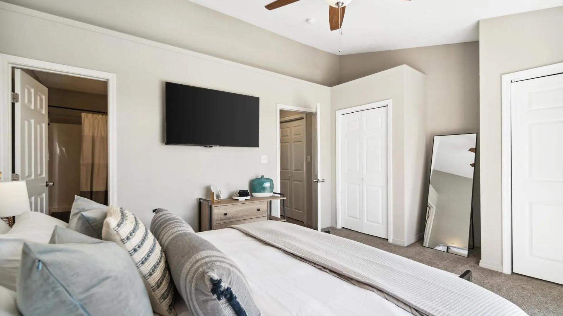 Luxury Miramar Getaway ! 5-min Walk To ! Private Pool ! Dedicated Parking ! Dog Friendly ! 1gb Wifi ! Mins To Shopping Holiday home Destin