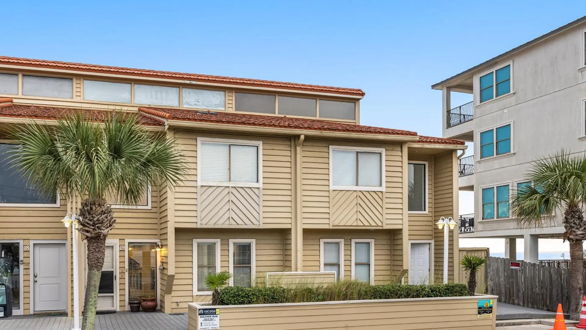Dolphin Run At Reef Townhomes *