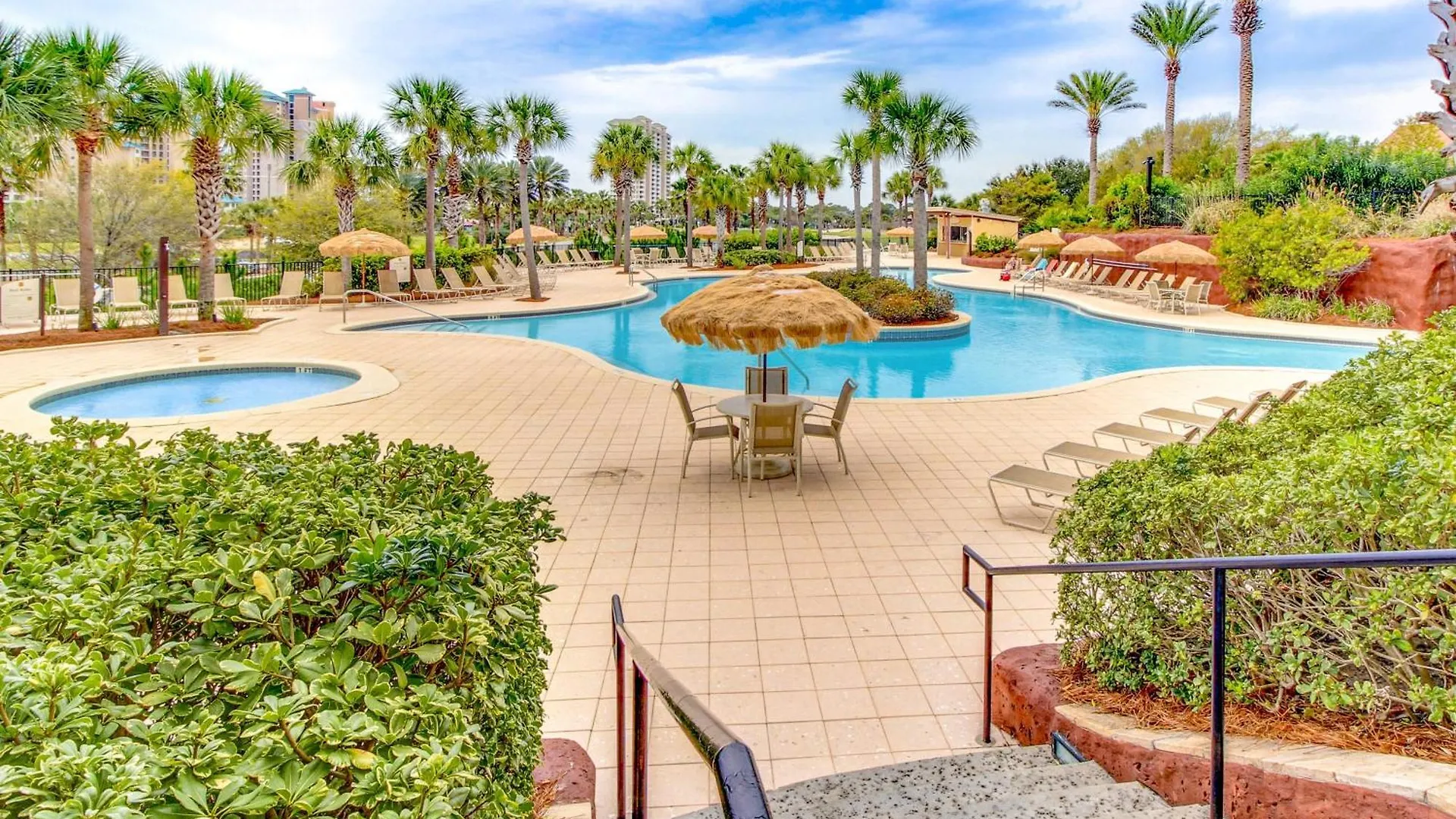 Hotel Luau 6834