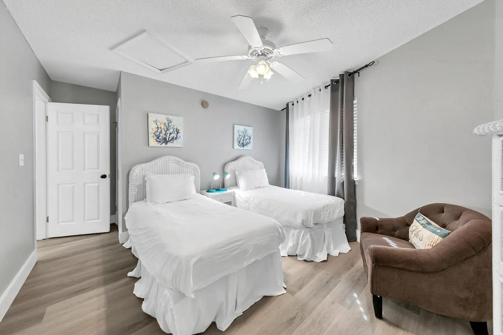 Crystal Village 16b Is A 2 Bed 2 Bath Near The Beach That Sleeps 6 *
