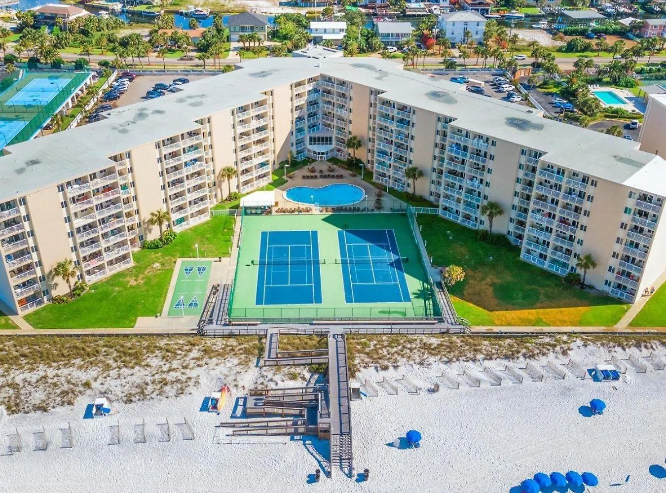 Surf And Racquet Unit 413 *