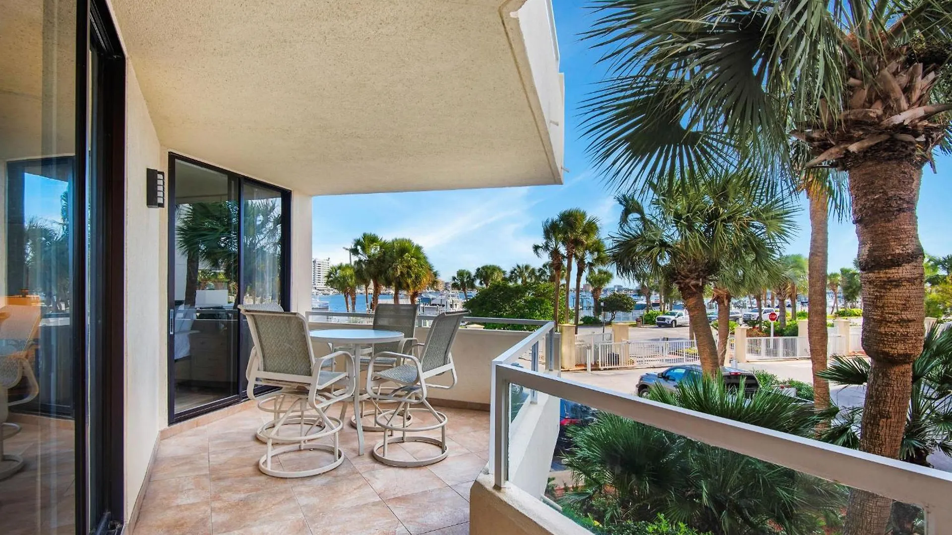 Apartment East Pass 102 *