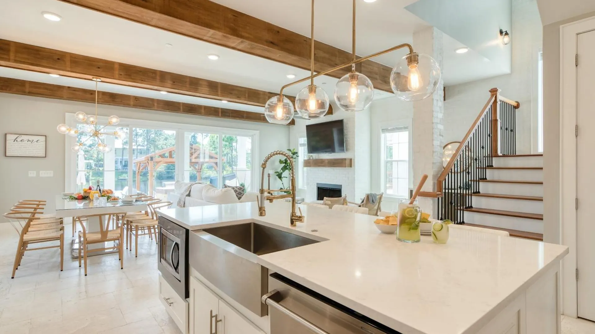 Edgewater By Avantstay Gorgeous Character Lakefront W Private Dock *
