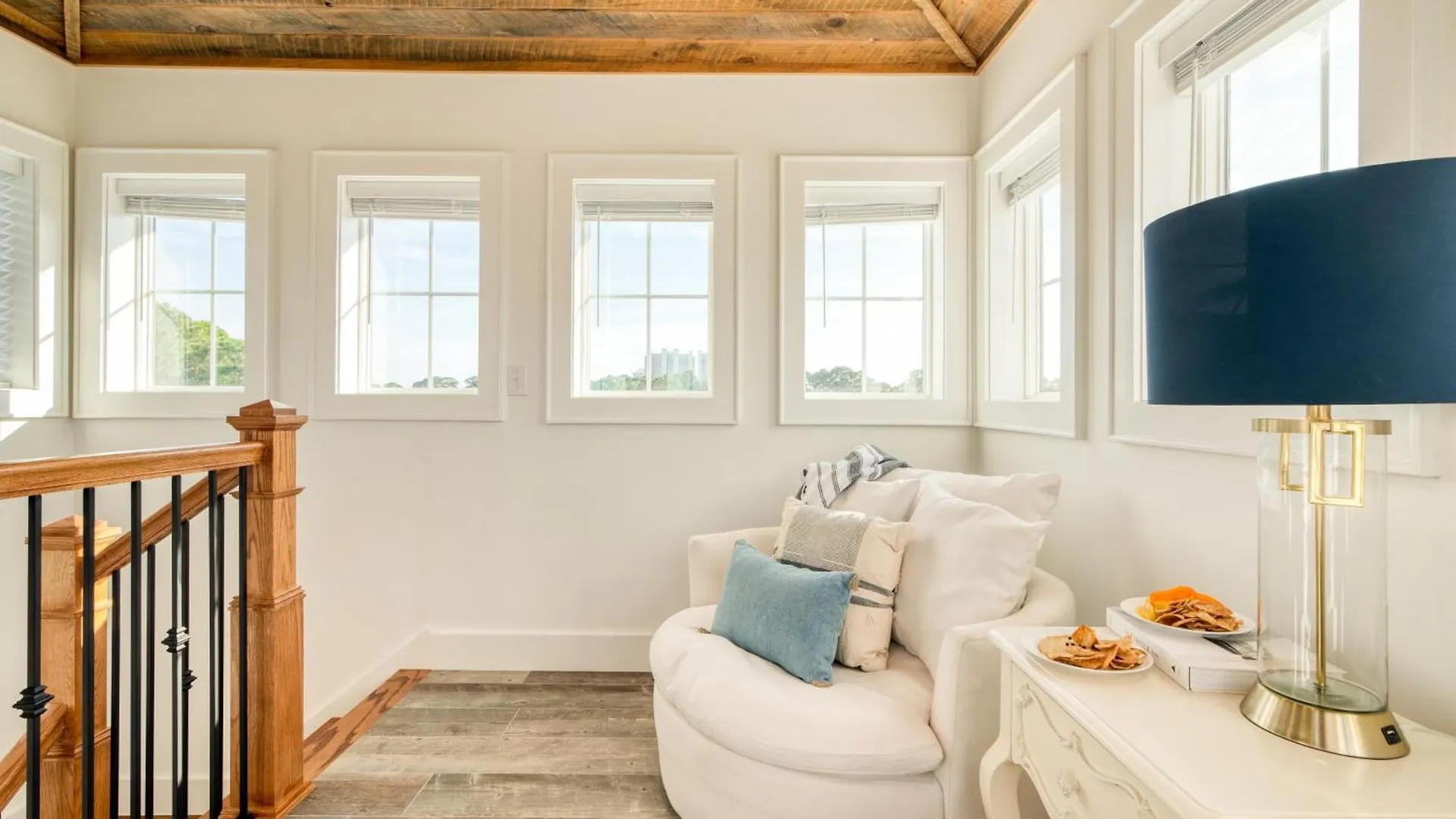 Edgewater By Avantstay Gorgeous Character Lakefront W Private Dock