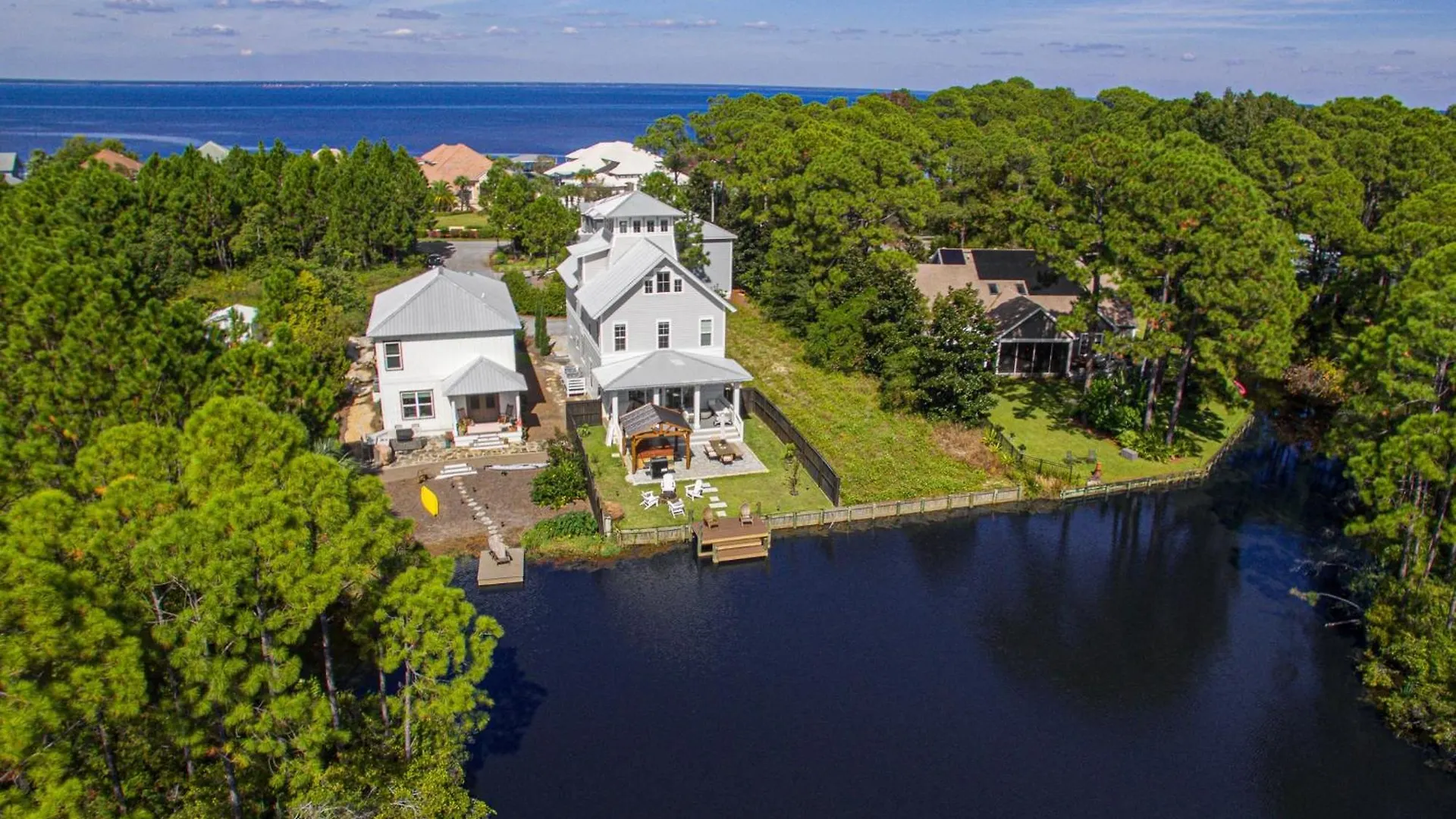 Edgewater By Avantstay Gorgeous Character Lakefront W Private Dock Holiday home *