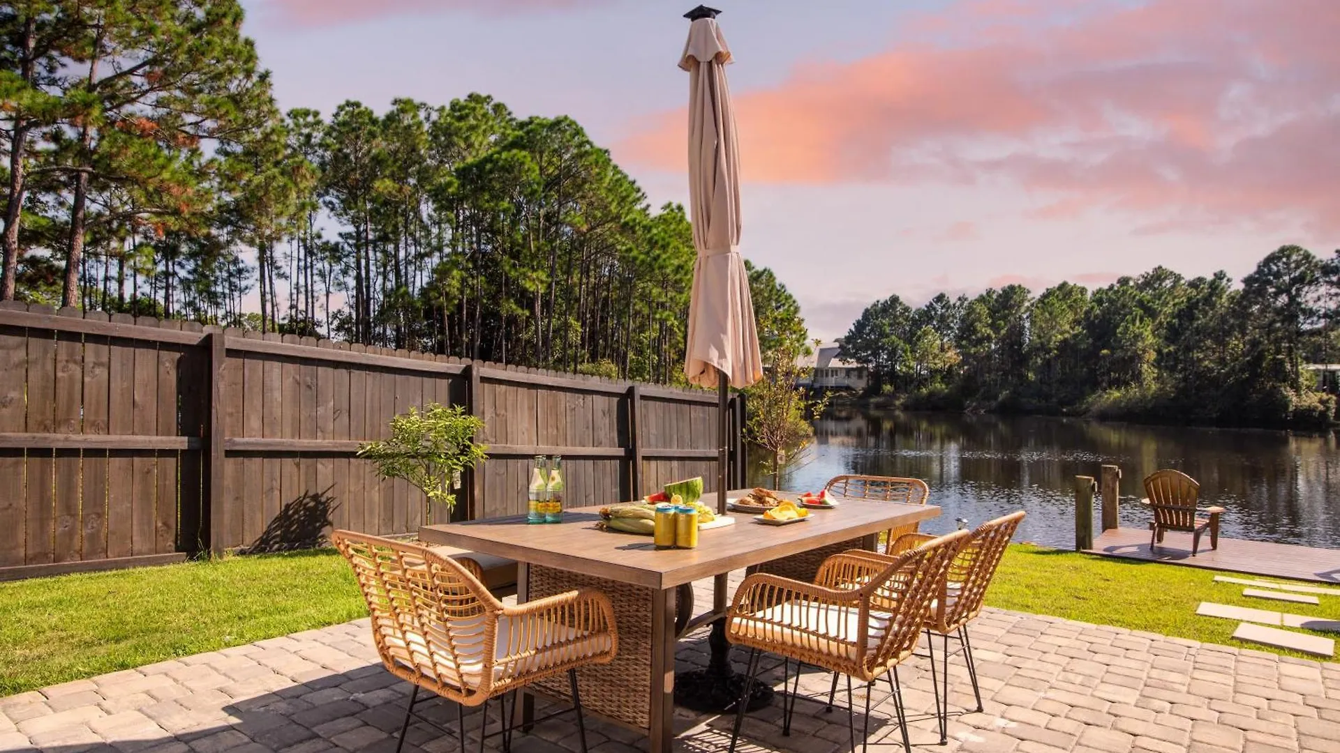 Holiday home Edgewater By Avantstay Gorgeous Character Lakefront W Private Dock Destin