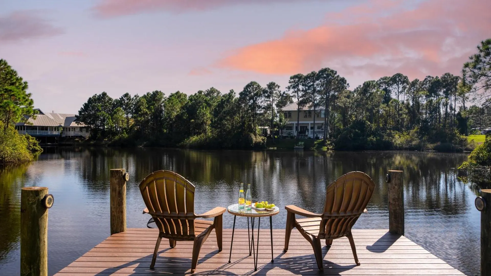 Holiday home Edgewater By Avantstay Gorgeous Character Lakefront W Private Dock