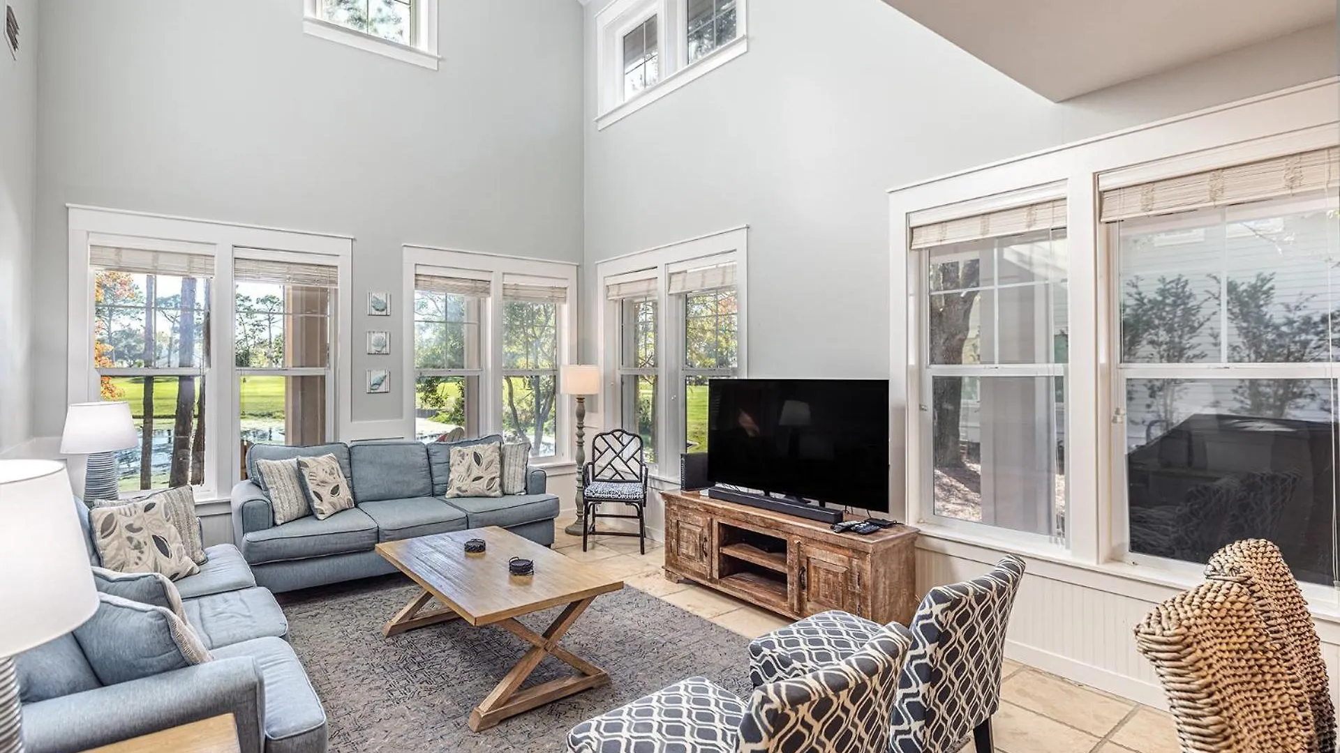 1282 Laurel Grove