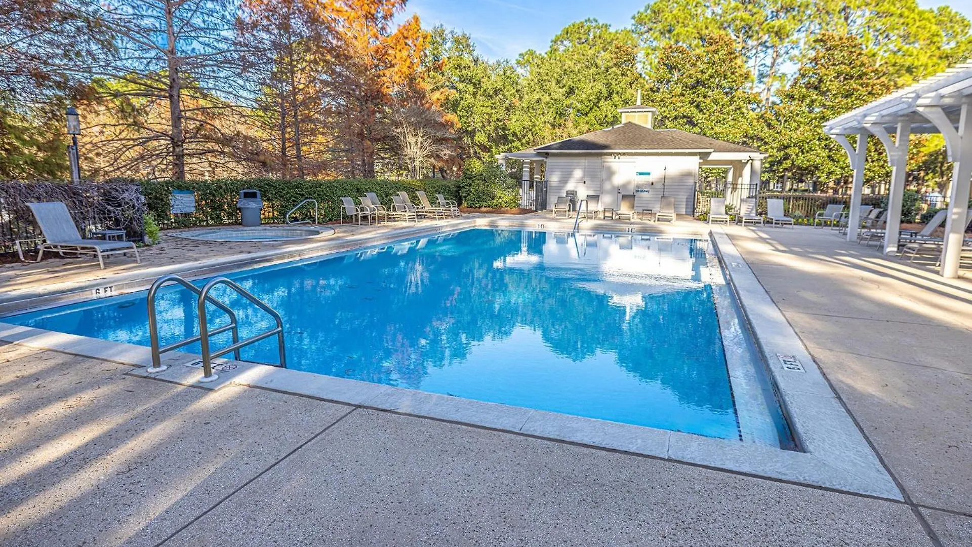 1282 Laurel Grove