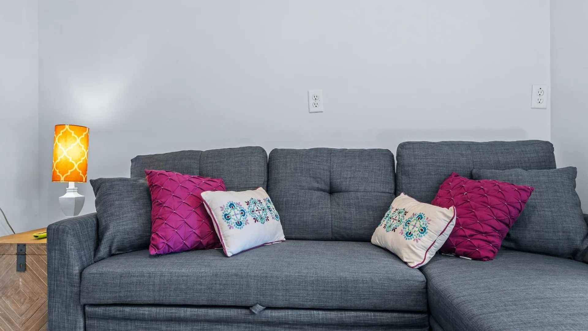 בית נופש Zula Vacation Home, Sleeps 16, Private Heated Pool, 4min Walk To The Beach, Pets Welcome, Fenced Yard