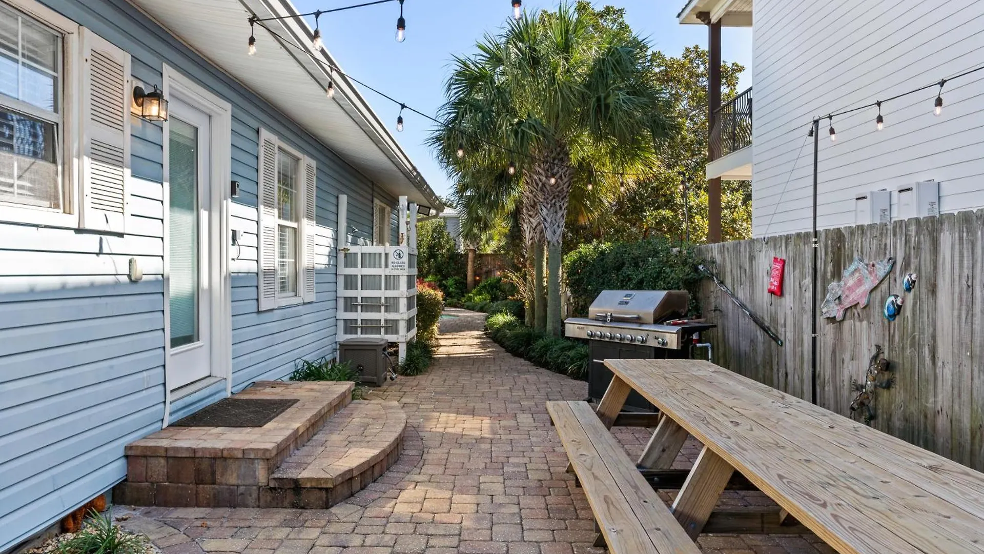 Holiday home Zula Life House: Spacious Beachside Retreat With Pool And Pet-friendly Yard
