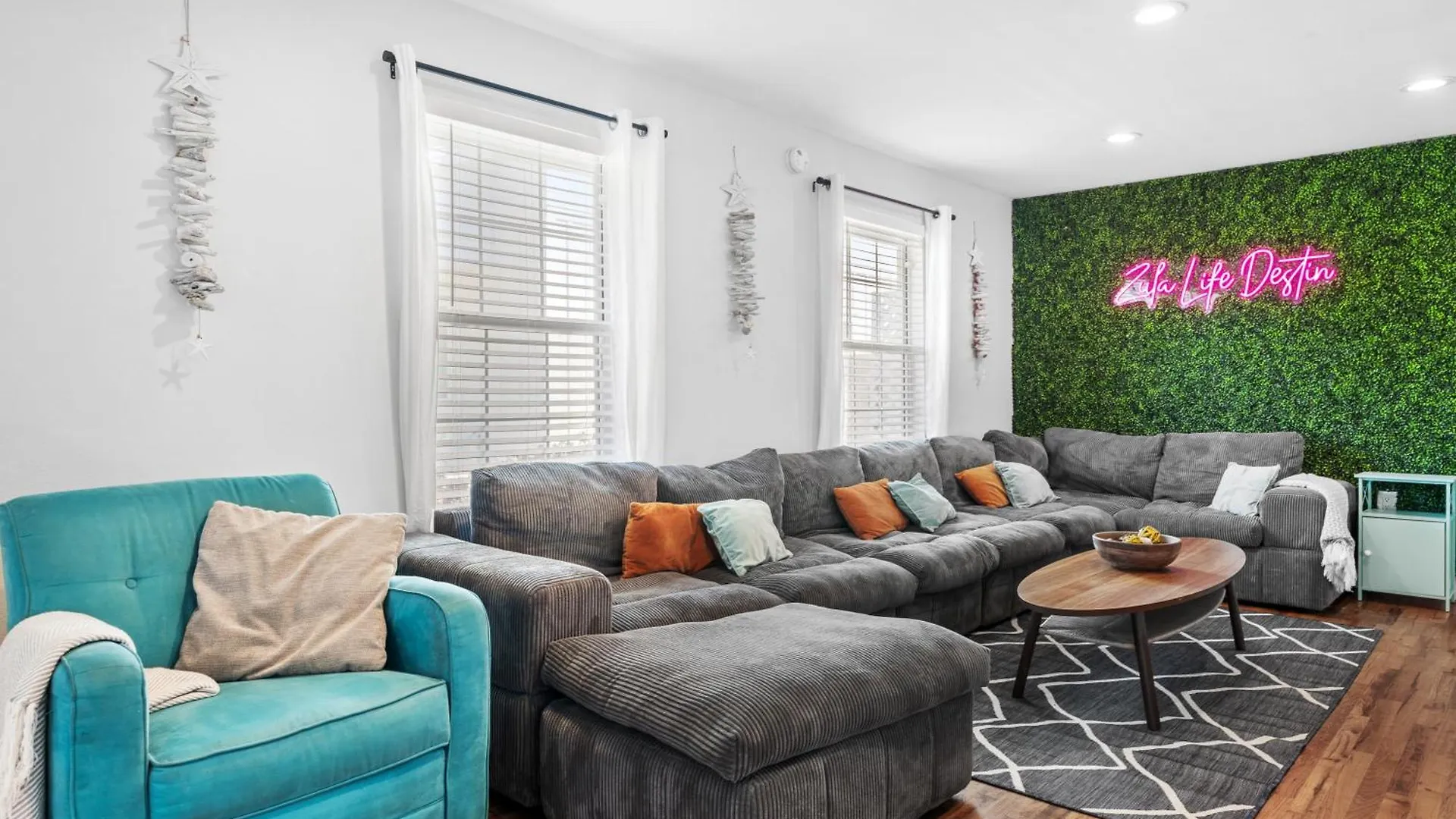 Holiday home Zula Life House: Spacious Beachside Retreat With Pool And Pet-friendly Yard *