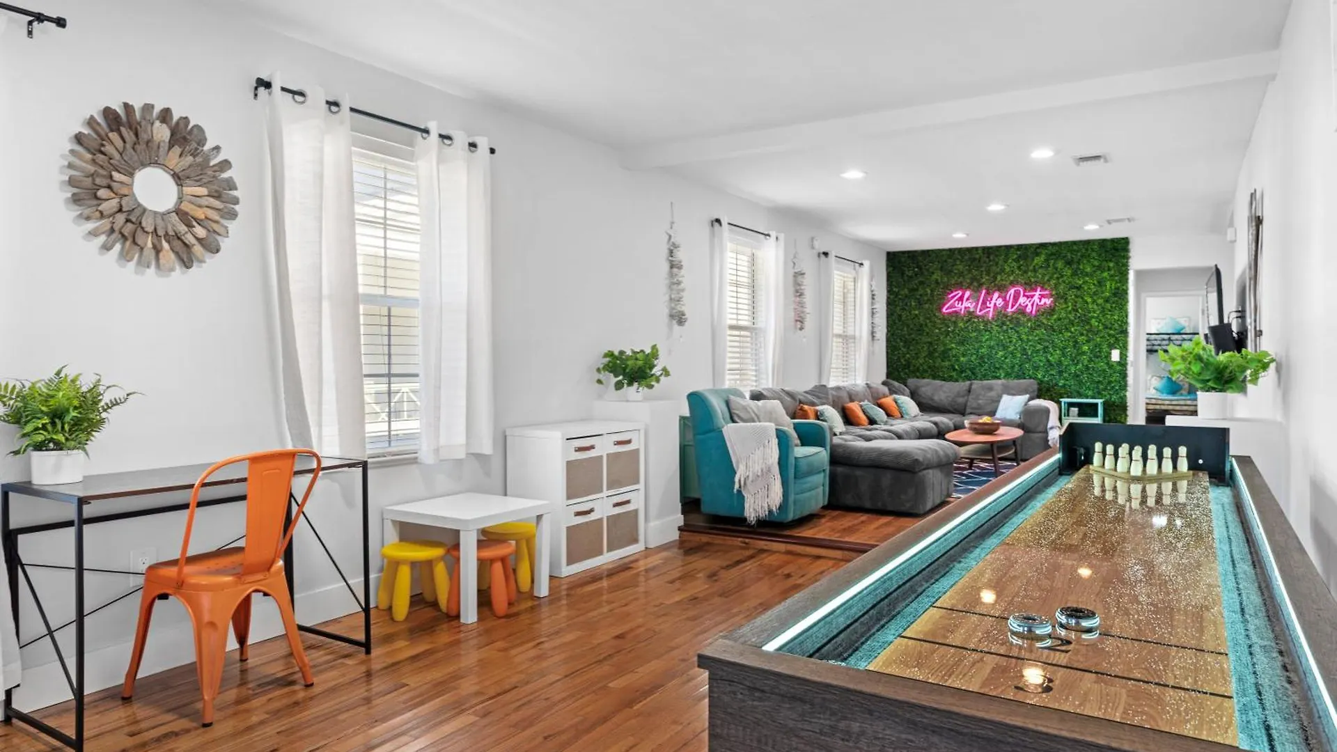 Holiday home Zula Life House: Spacious Beachside Retreat With Pool And Pet-friendly Yard