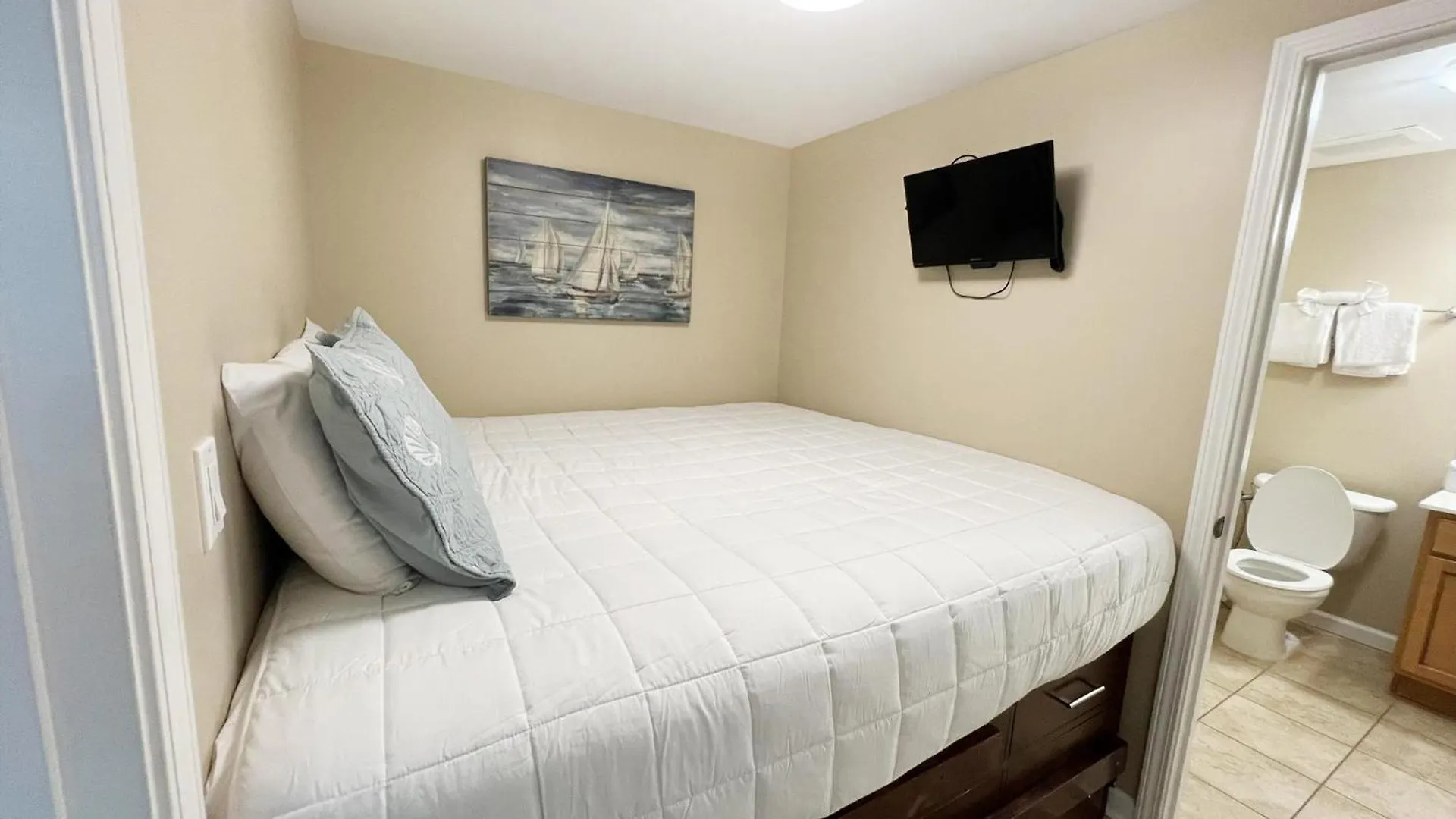 Palms #1813 Jr. 2br Apartment