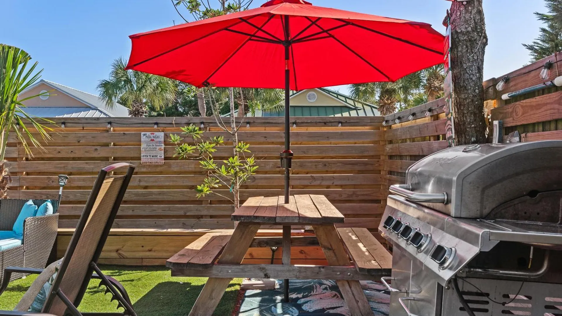 Holiday home Luxurious House, Private Heated Pool, Dedicated Office, Mins Walk To & Shops *