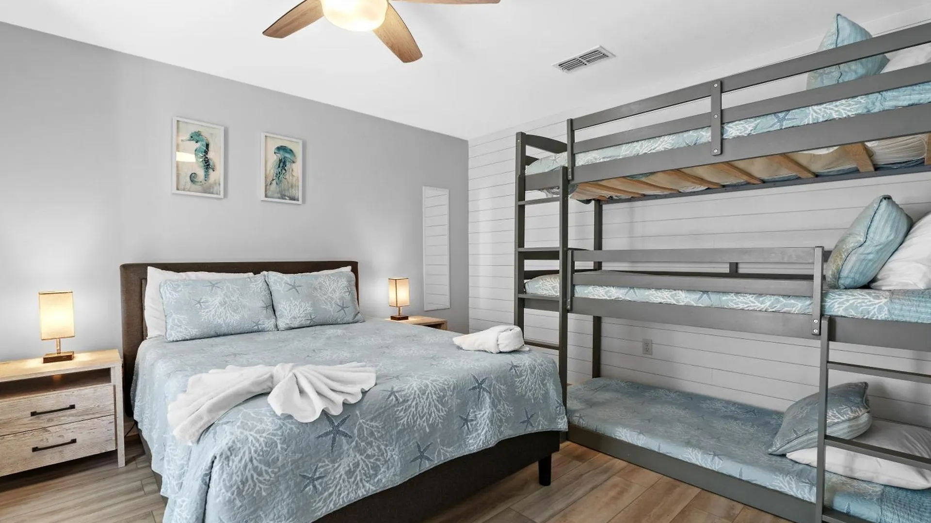 Holiday home Luxurious House, Private Heated Pool, Dedicated Office, Mins Walk To & Shops Destin