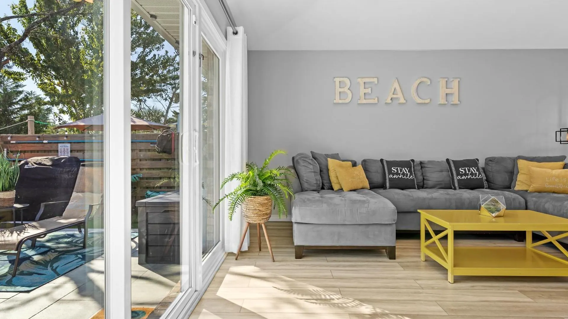 Luxurious House, Private Heated Pool, Dedicated Office, Mins Walk To & Shops Holiday home Destin