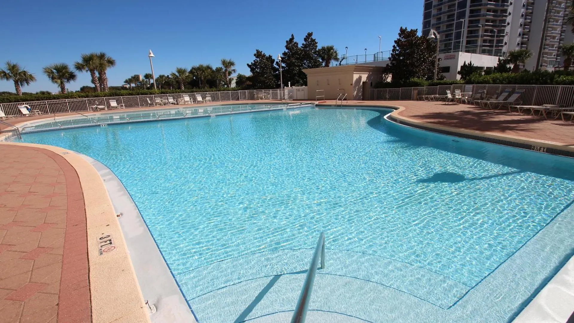 Ariel Dunes 2103 Salty Bull Fabulous Updated Condo! *