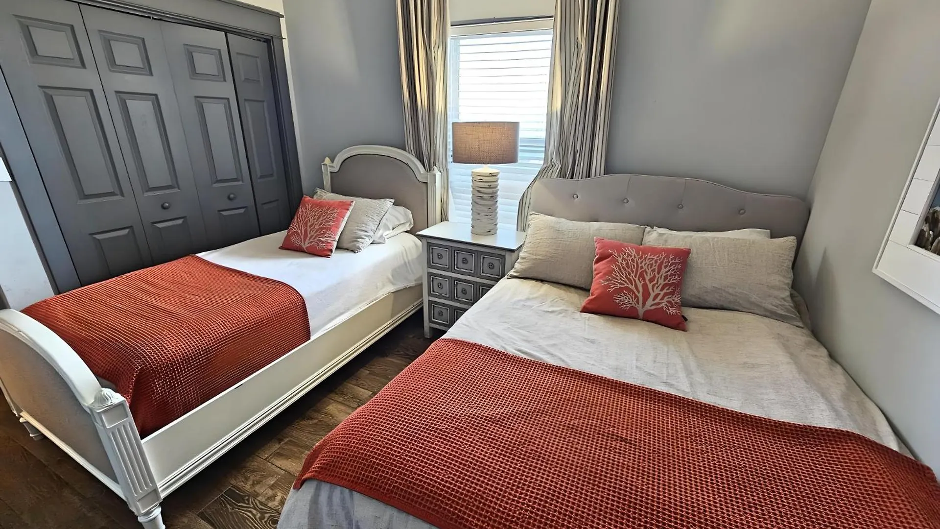 Ariel Dunes 2103 Salty Bull Fabulous Updated Condo! *