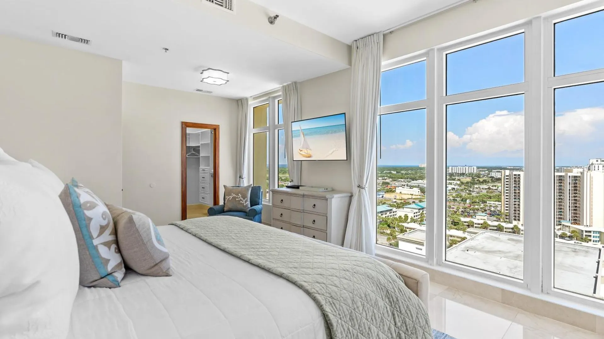 Jade East Towers 1910 By Newman-dailey Holiday home