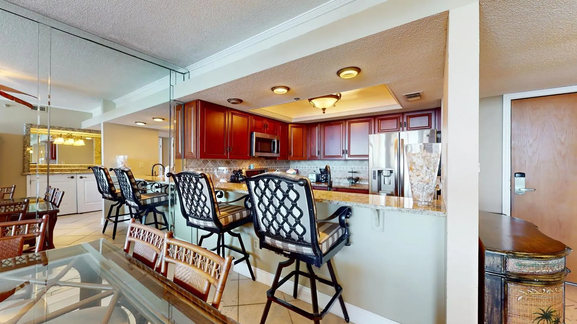 East Pass Towers 212 Apartment *