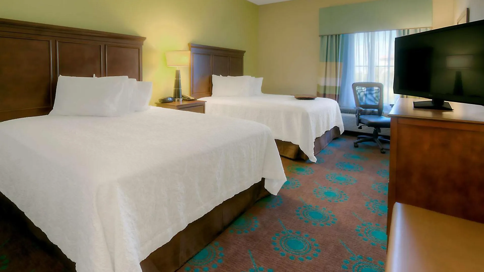 Hampton & Hotel 3*