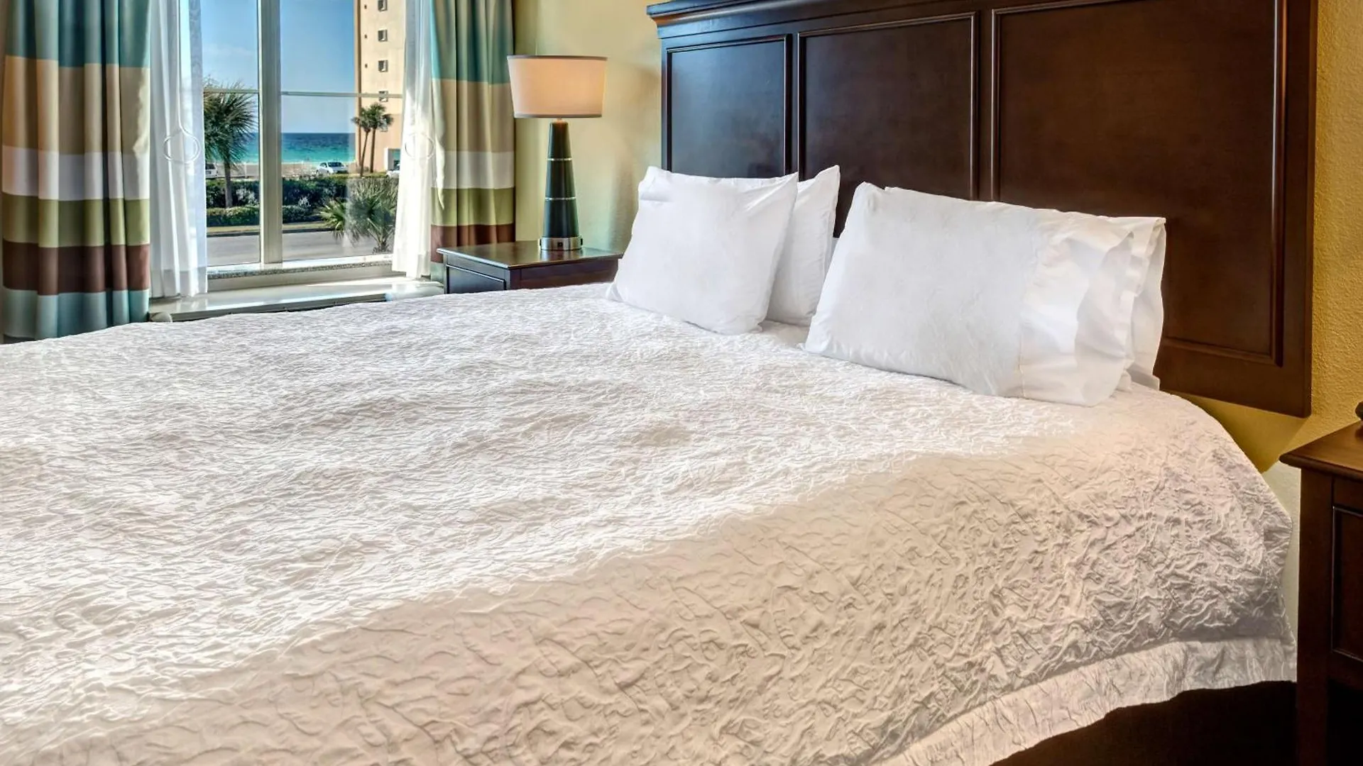 Hampton & Hotel