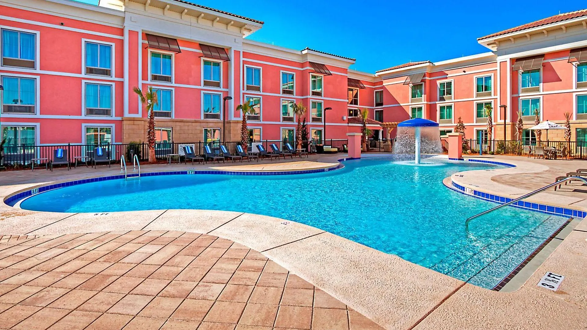 Hotel Hampton & 3*