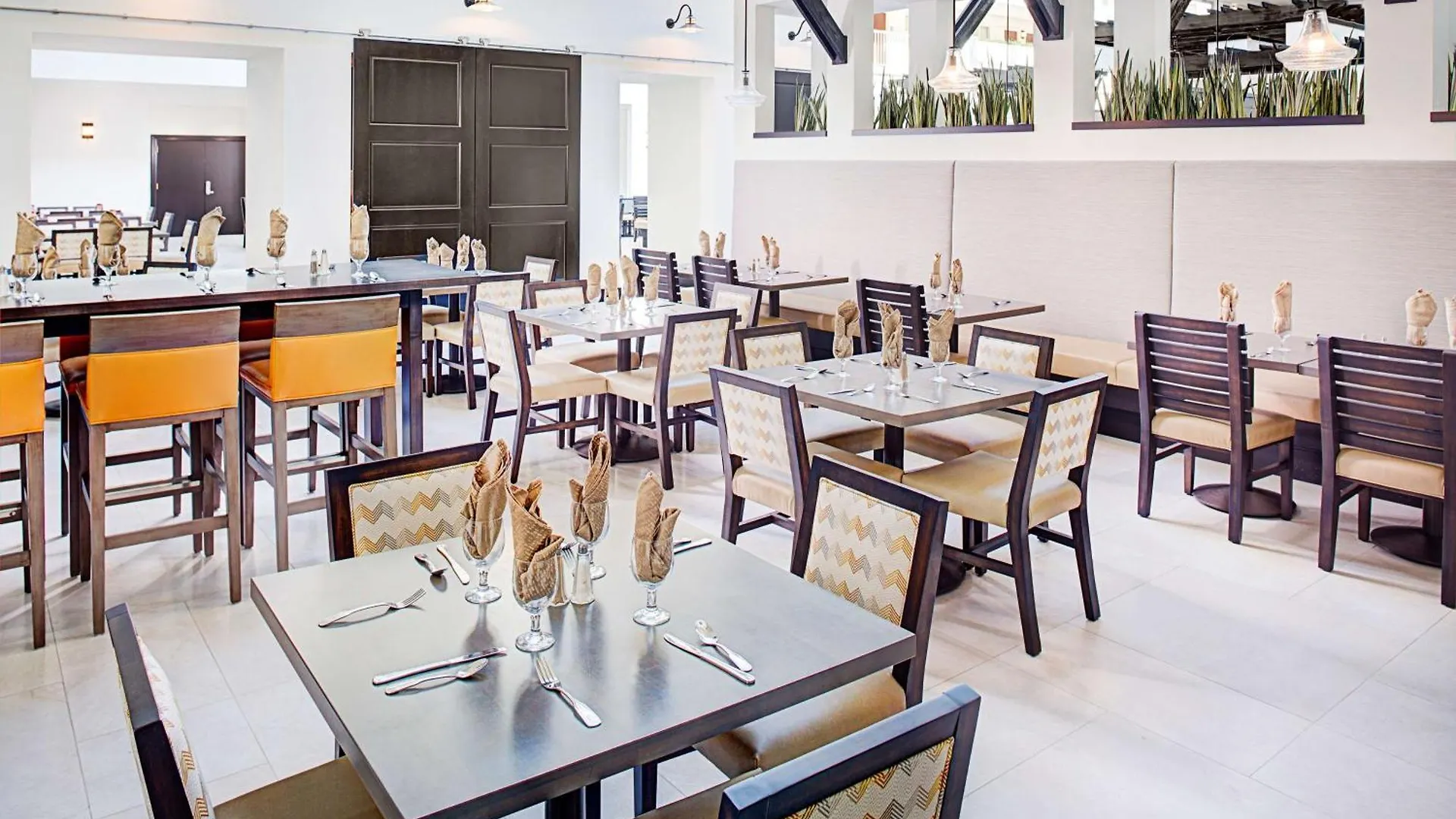 Embassy By Hilton Destin Miramar 3*