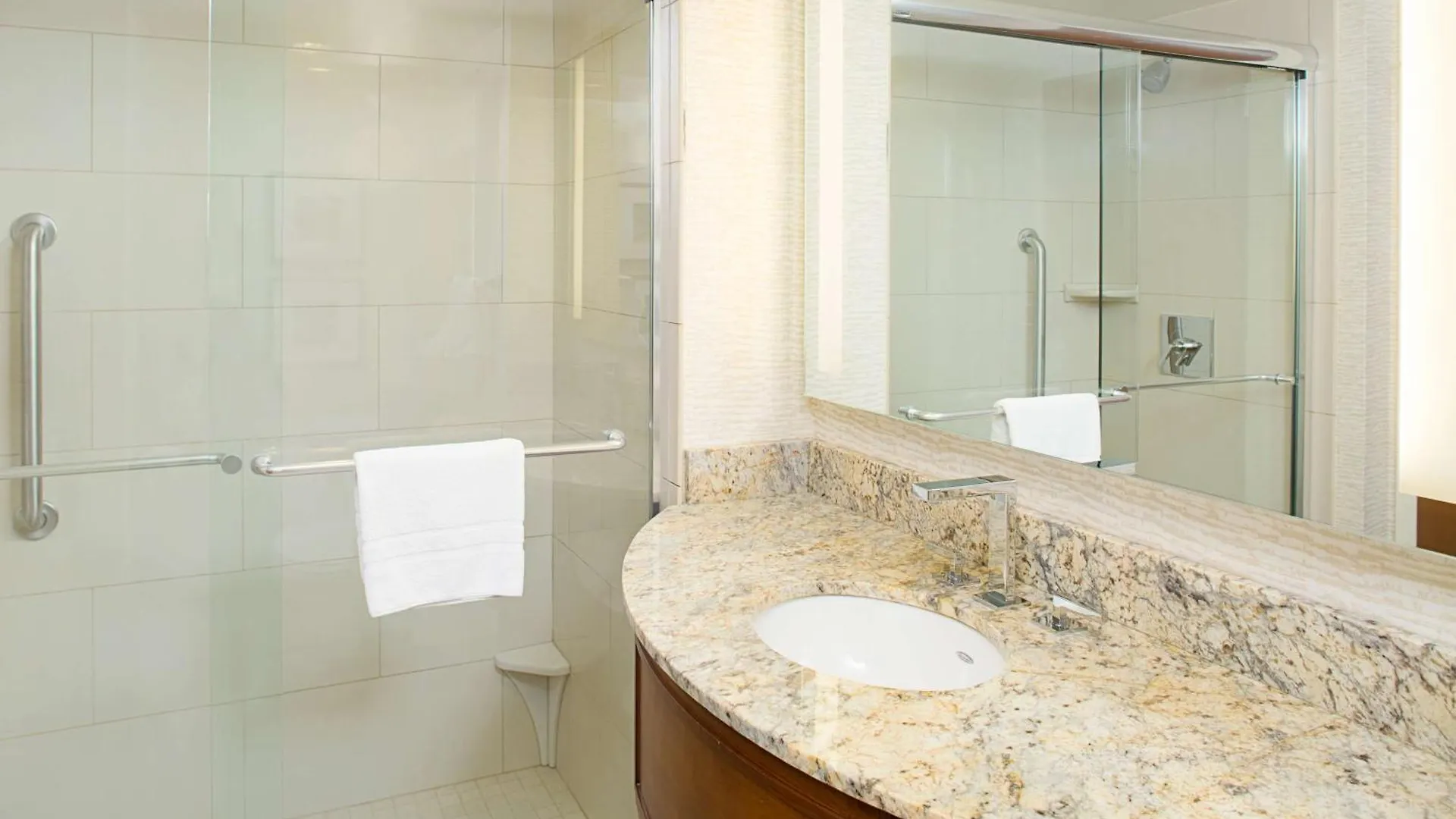 Embassy By Hilton Destin Miramar Hotell 3*