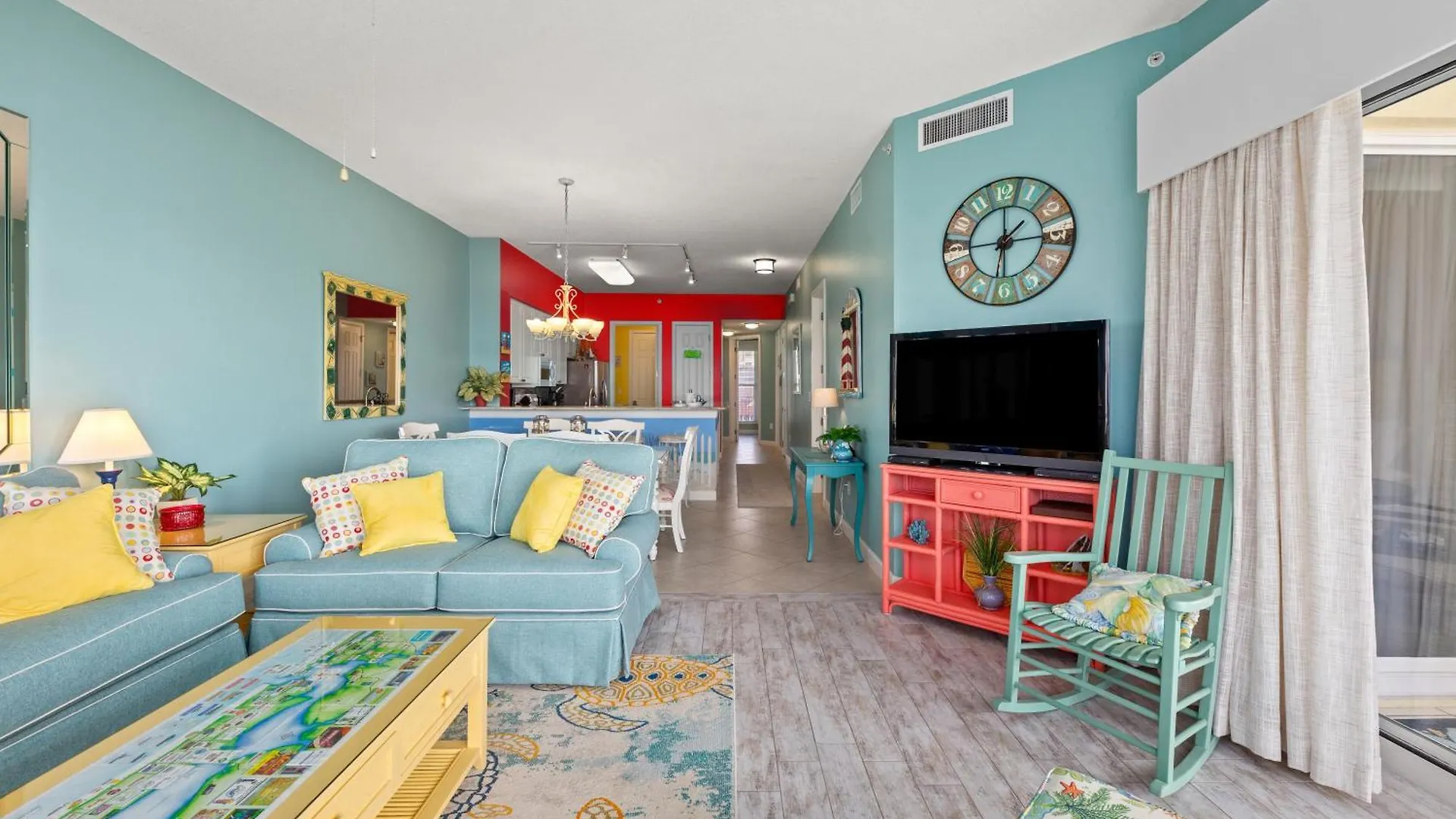 Beachfront Luxury 2bd 2ba With Balcony! Sleeps 6! Holiday home
