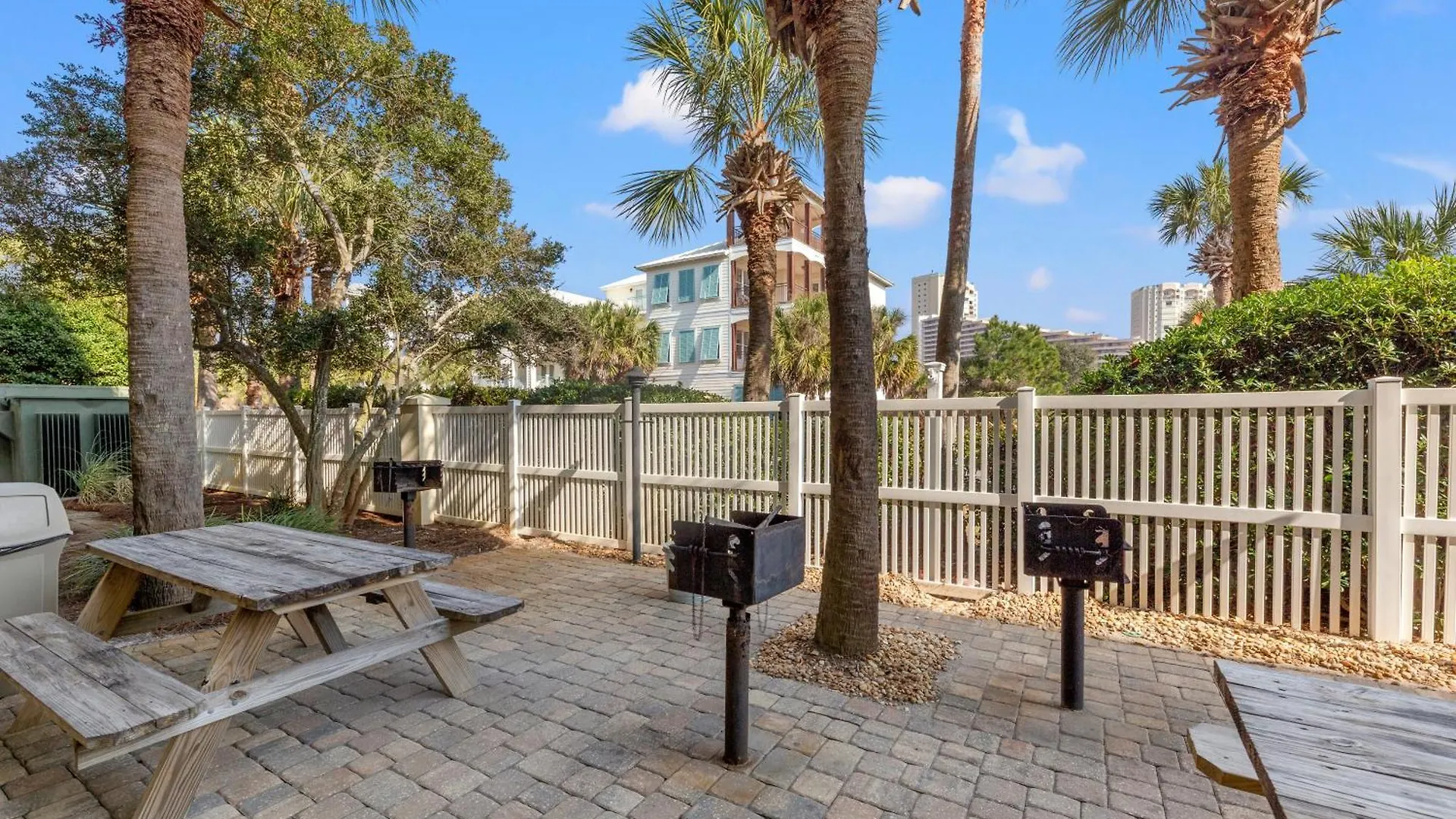 Beachfront Luxury 2bd 2ba With Balcony! Sleeps 6! * Destin