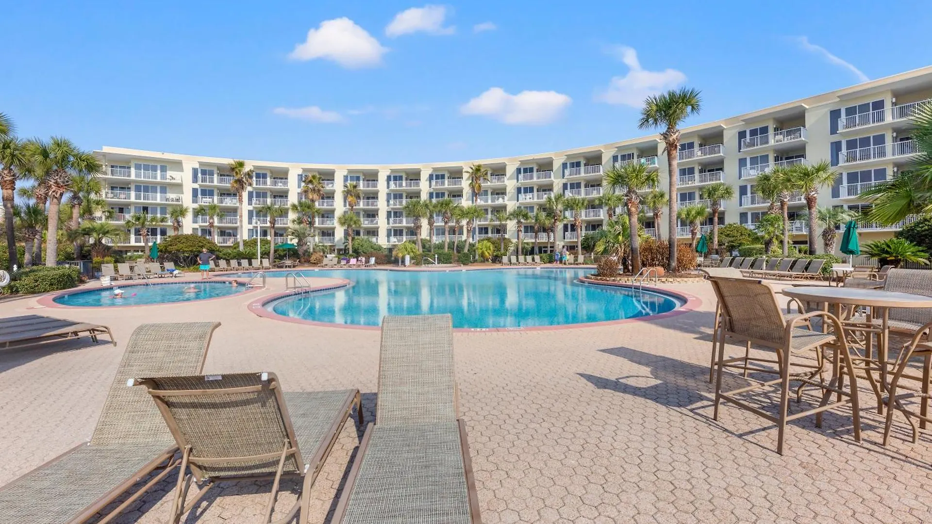Beachfront Luxury 2bd 2ba With Balcony! Sleeps 6! * Destin
