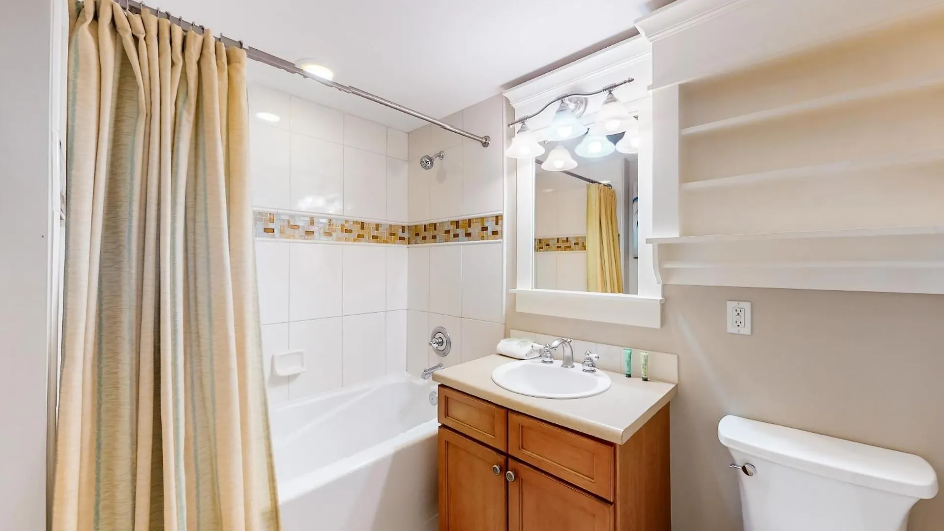 Hotel Lasata 3111 Miramar Beach