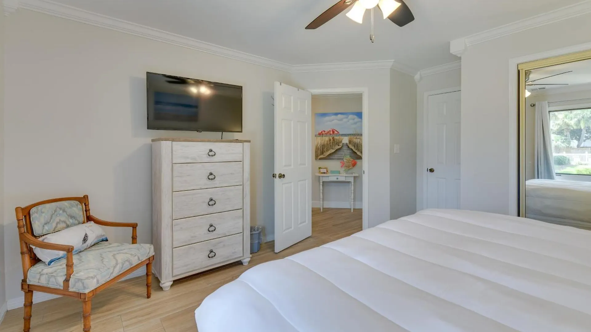 Apartment Chic Miramar With Pool Access! *