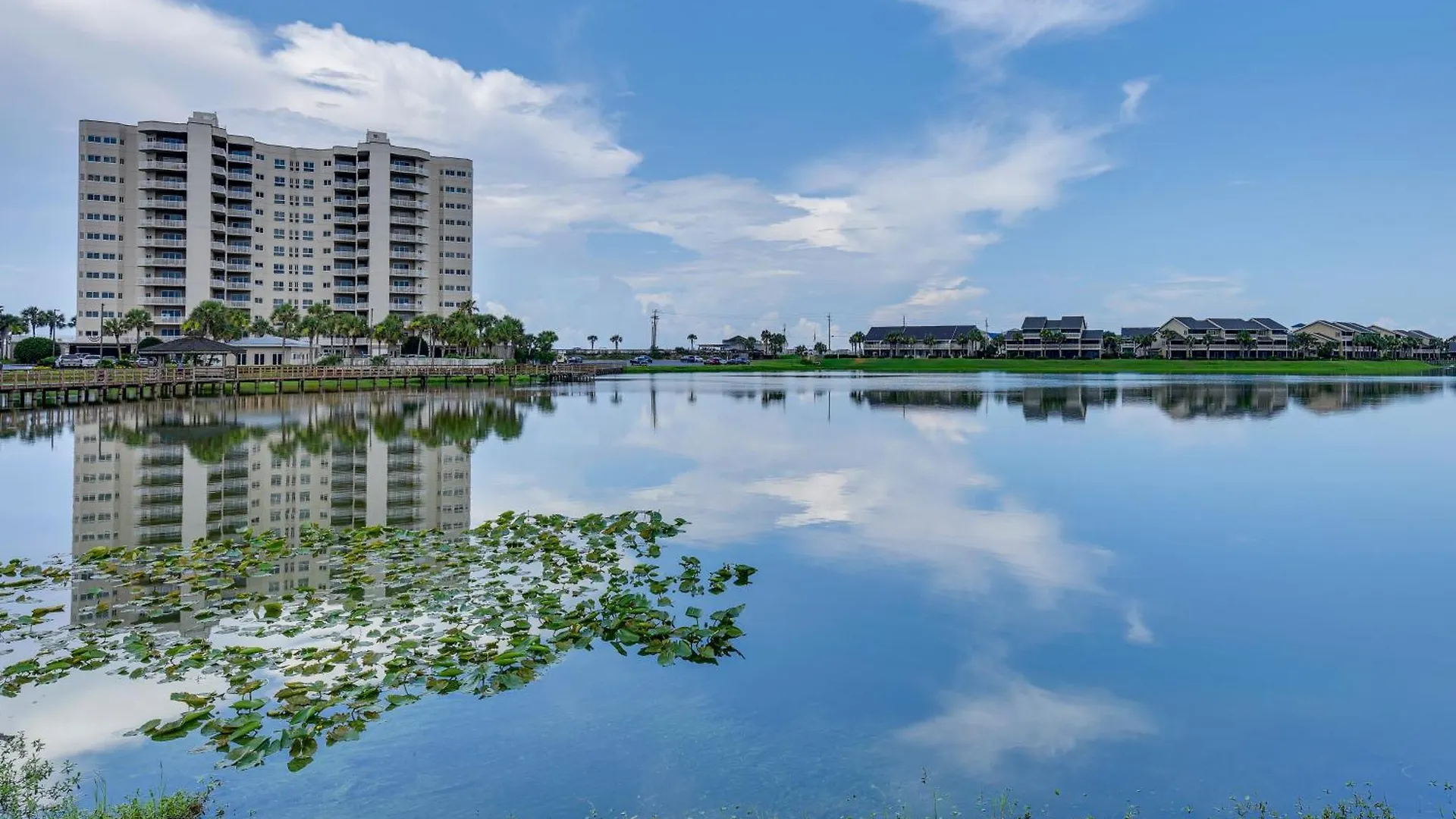 Chic Miramar With Pool Access! Apartment *