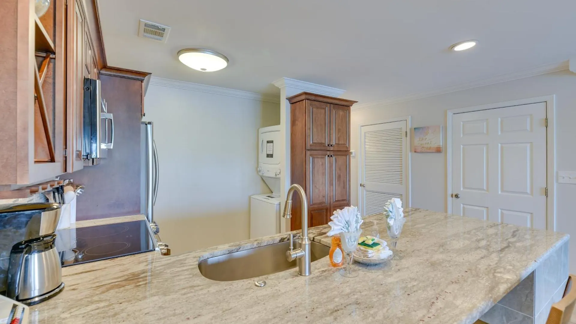 Apartment Chic Miramar With Pool Access!