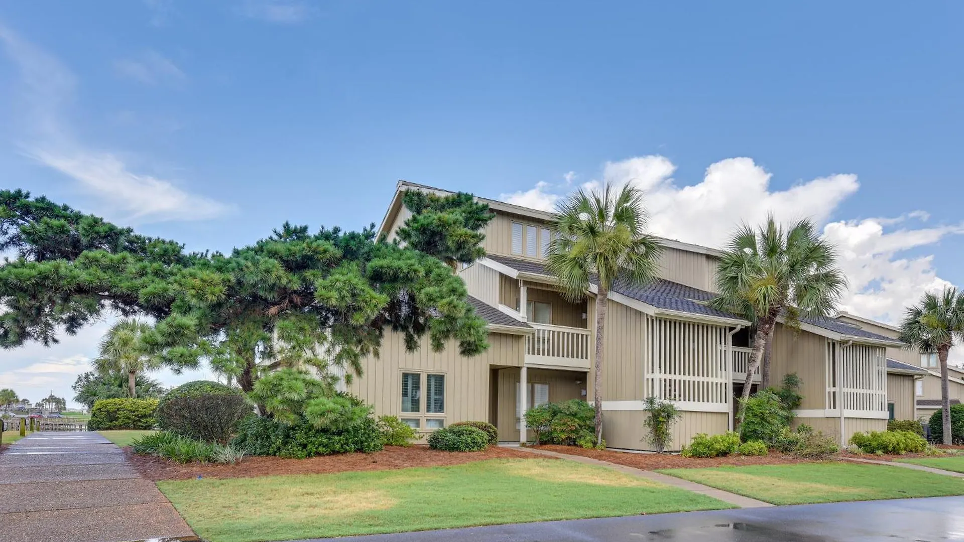 Chic Miramar With Pool Access!