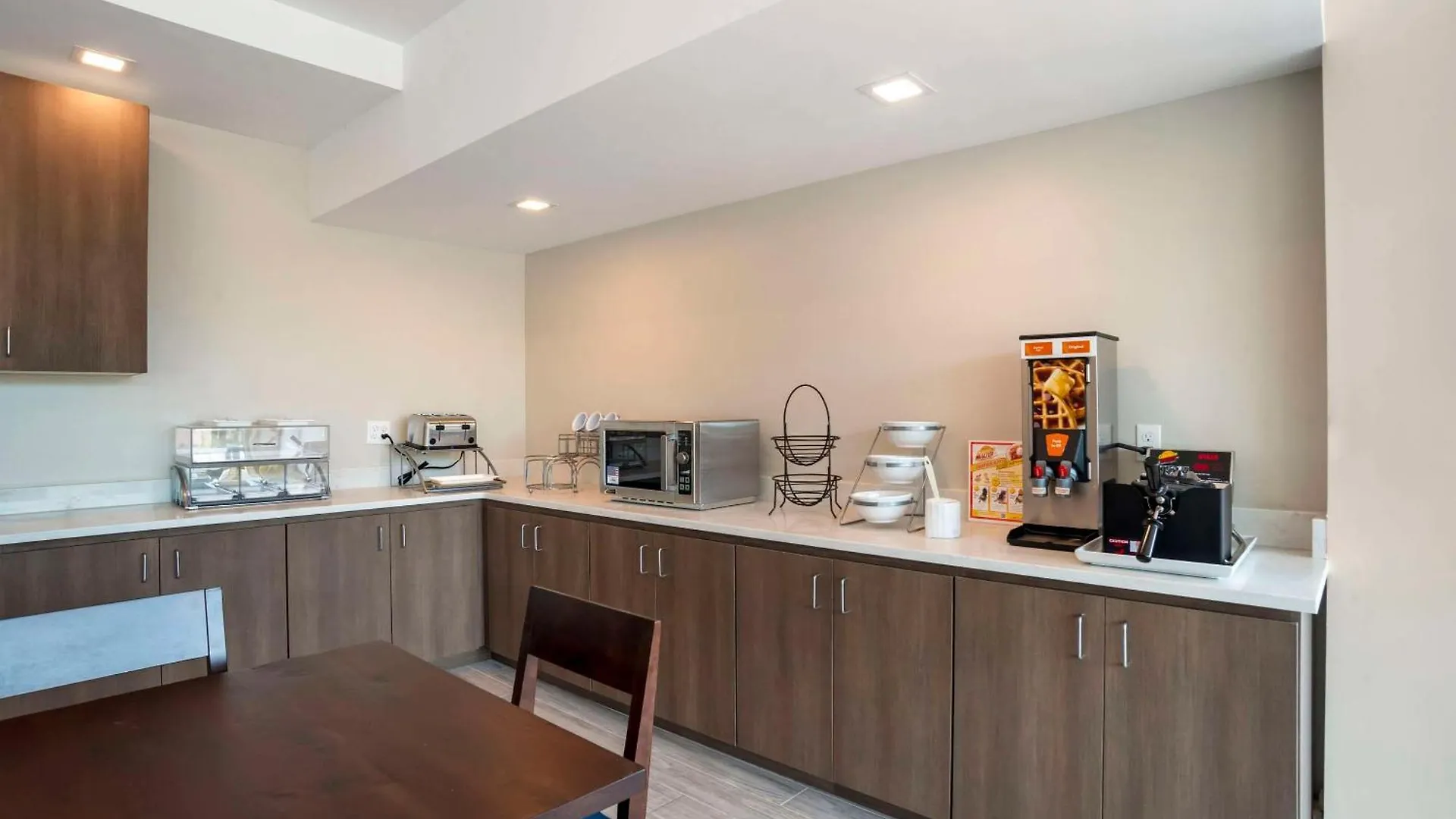 Hotel Comfort & Suites