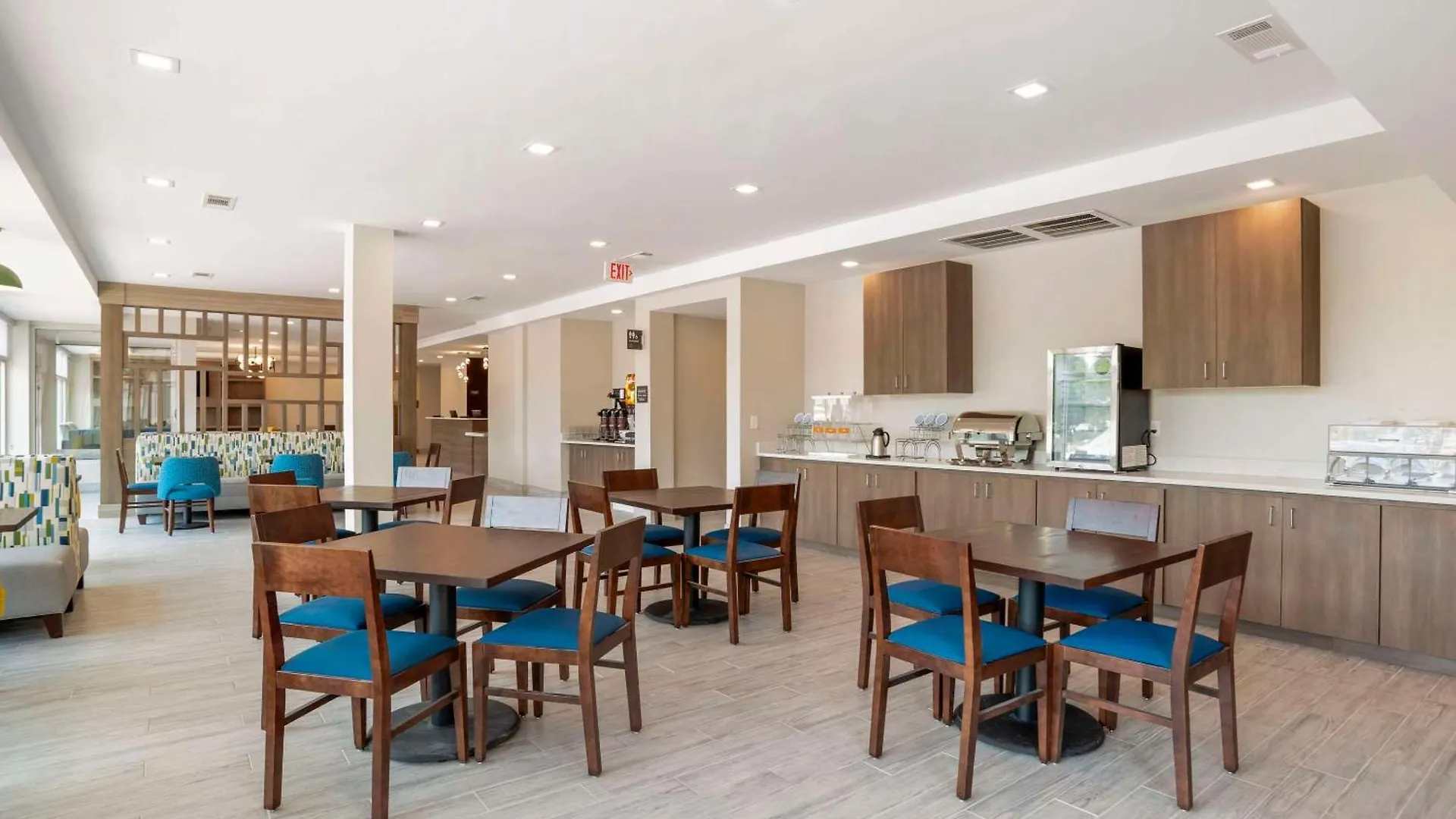Comfort & Suites Hotel *