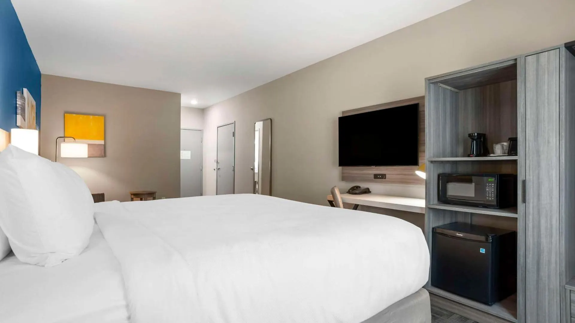 Hotel Comfort & Suites *